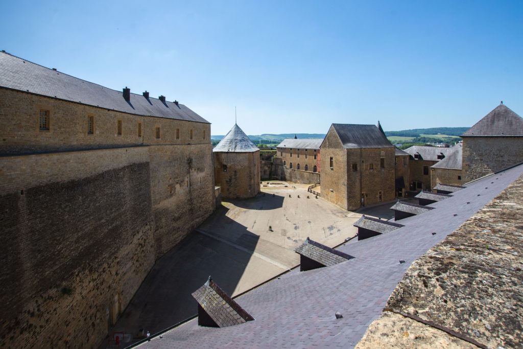 château fort de Sedan dans les Ardennes
