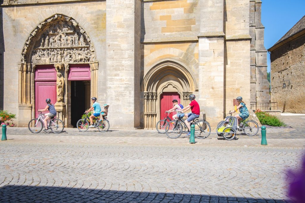 Vélo à Mouzon dans les Ardennes devant l
