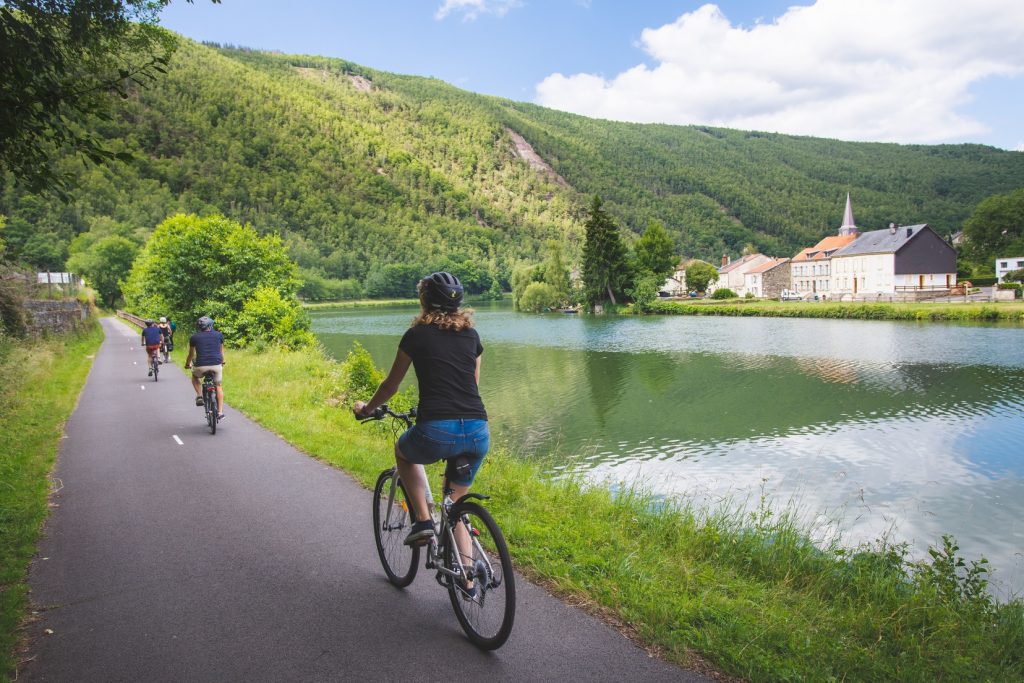 La Meuse à vélo EuroVelo 19 à Monthermé dans les Ardennes