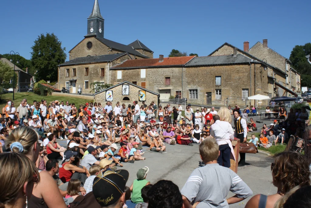 Festival de spectacles de rue à Houldizy dans les Ardennes