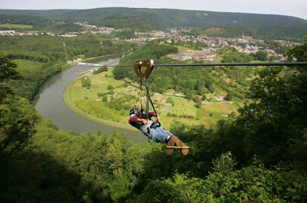 Fantasticable, tyrolienne géante dans le Parc Terraltitude à Fumay dans les Ardennes
