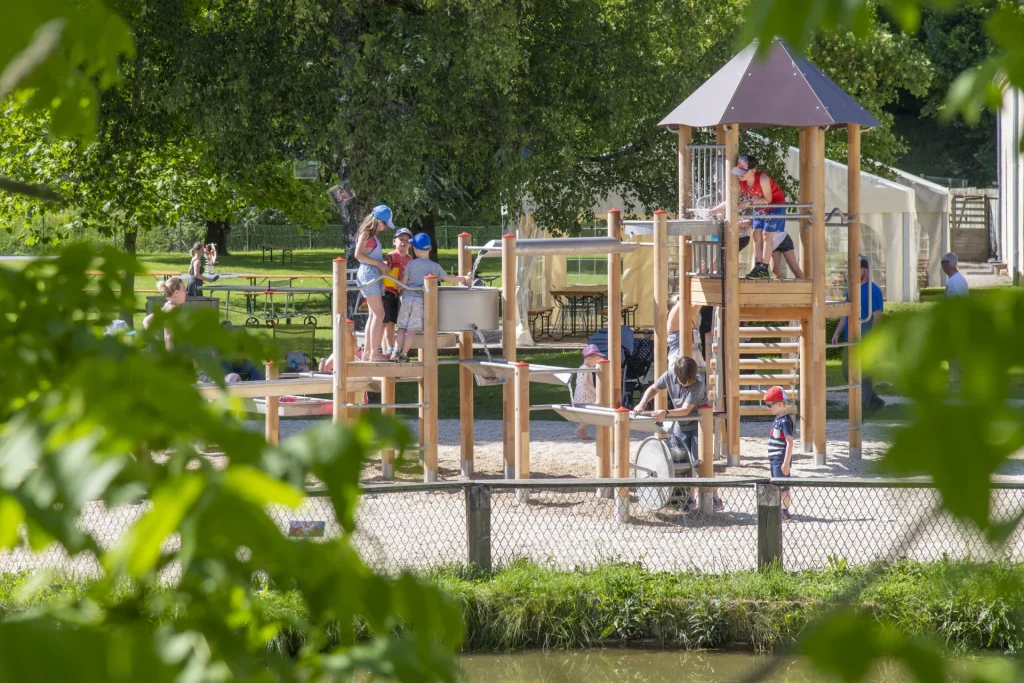 Domaine de Vendresse dans les Ardennes - aire de jeux