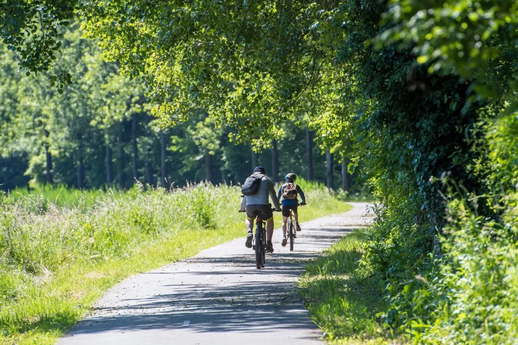 cyclistes sur la voie verte Sud Ardennes à Sault-les-Rethel