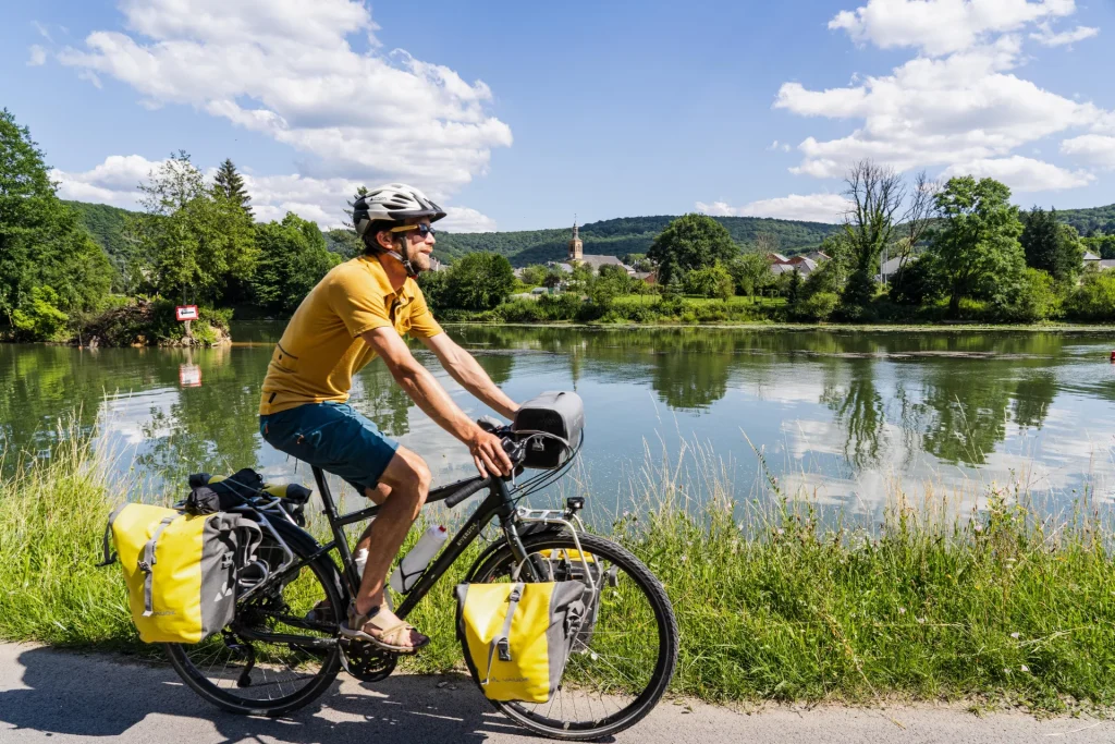 La Meuse à vélo EuroVelo 19 à Nouzonville dans les Ardennes