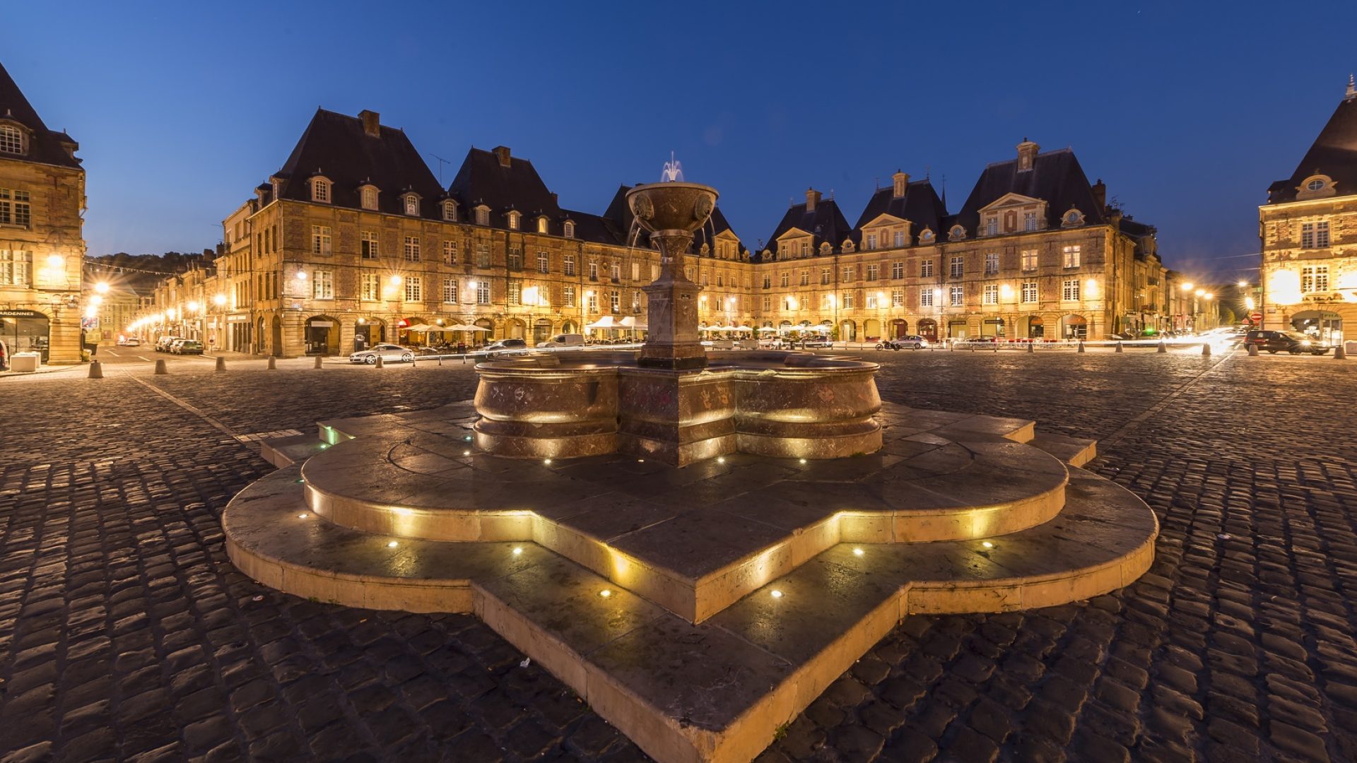 Place Ducale de nuit Charleville-Mézières