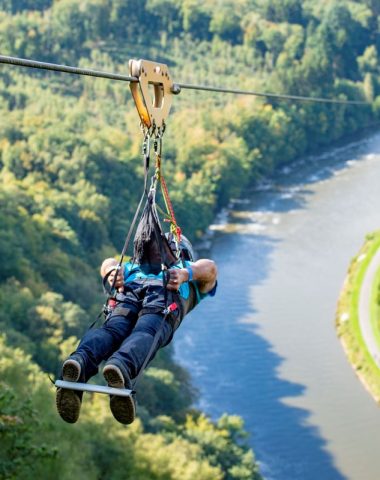 Fantasticable, tyrolienne géante au Parc Terraltitude à Fumay dans les Ardennes