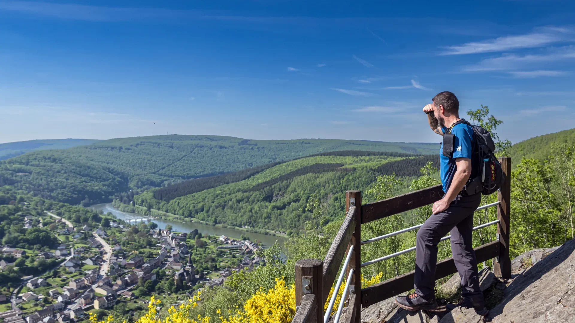 Randonnée dans les Ardennes : panorama de la Roche à Sept Heures depuis le GR 16