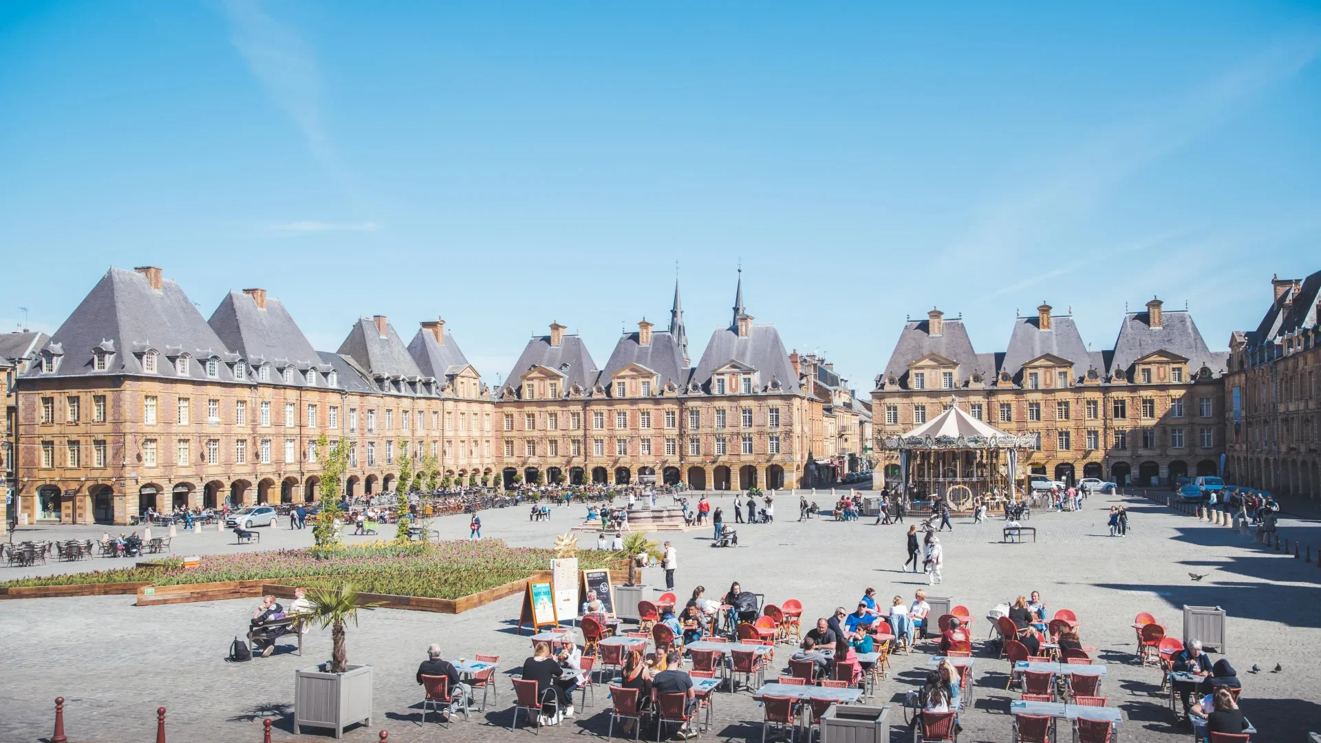 Vue de la Place Ducale à Charleville-Mézières dans les Ardennes