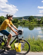 Cyclotourisme dans les Ardennes le long de la Voie verte Trans-Ardennes / La Meuse à vélo-EV19