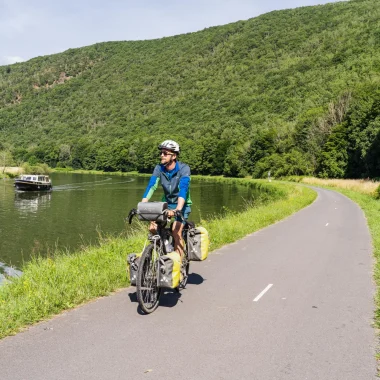 Cyclotourisme dans les Ardennes françaises sur la Meuse à vélo / Voie verte Trans-Ardennes